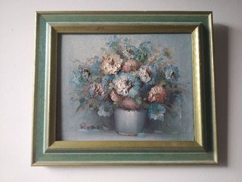 Toile vase rempli de fleurs