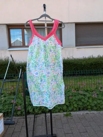 Robe rose et verte a noeud Chattawak