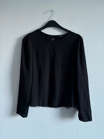 Blouse manches longues à dentelle