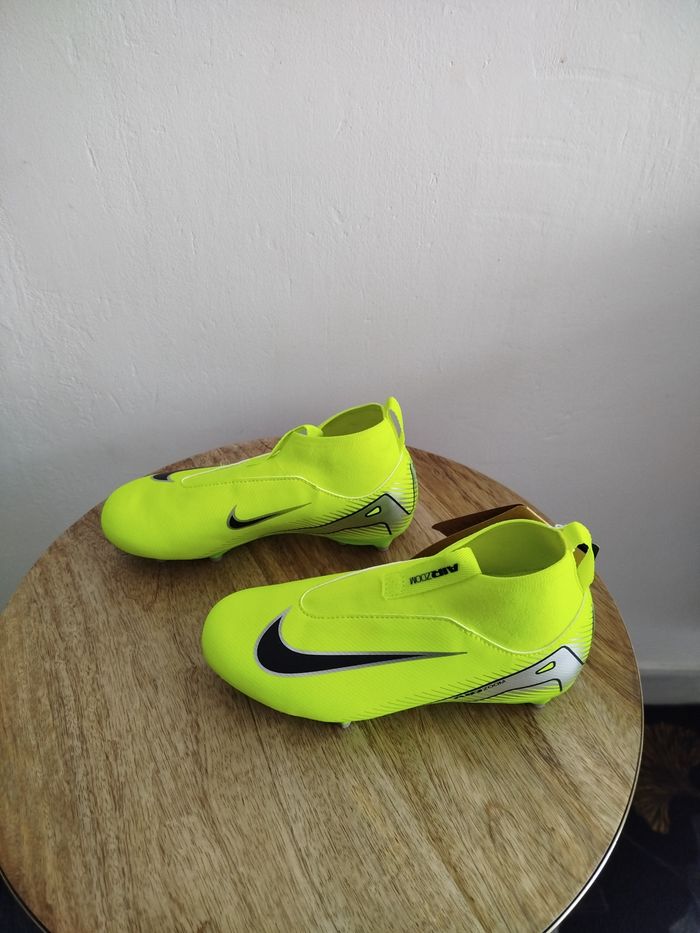 Crampons Nike T 32 - photo numéro 5