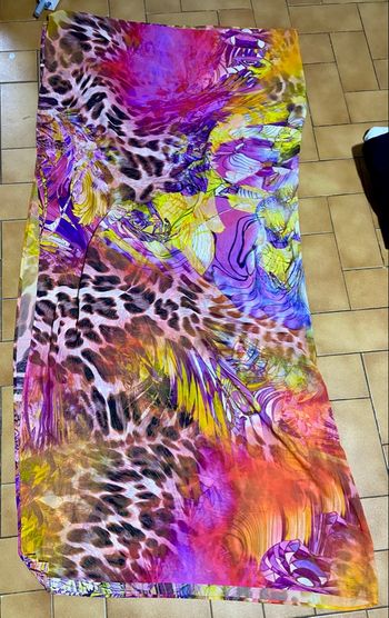 Très beau Paréo coloré taille s bon etat 