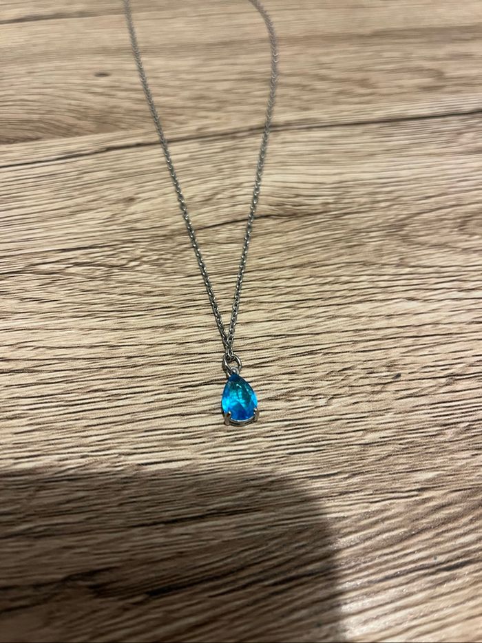 Collier argenté pendentif bleu clair - photo numéro 2