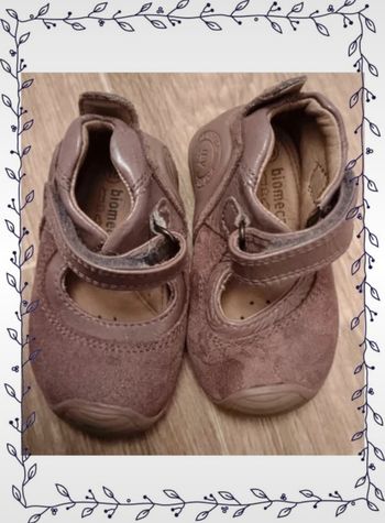 Chaussures ouvertes, taille 18