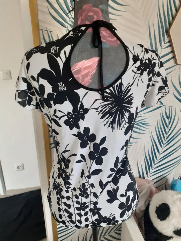 Tee-shirt fleuris noir blanc S - photo numéro 3