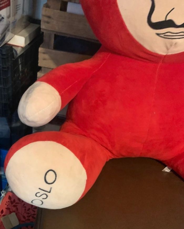 Peluche géante « la casa de papel » - photo numéro 4