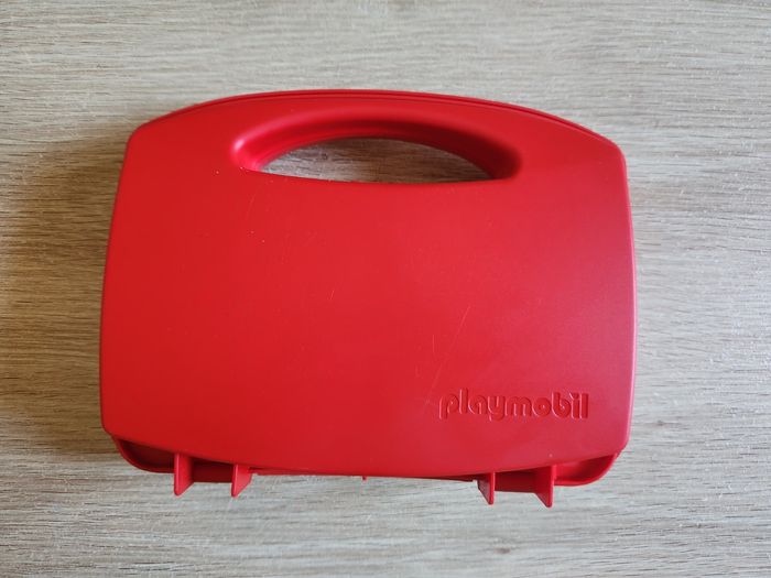 Playmobil 5653 – Valisette Vétérinaire ✨ Notice inclusePlaymobil 5653 – Valisette Vétérinaire en très bon état, idéale pour les petits soigneurs d’animaux 🐶🐱
✅ Notice incluse
✅ Tous les éléments principaux visibles présents
⚠️ Il manque seulement 2 petits - photo numéro 5