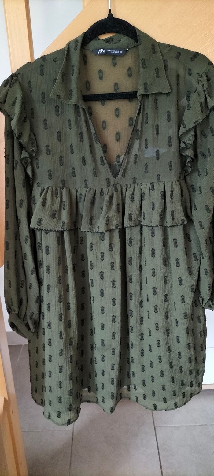 Robe verte à pois noir