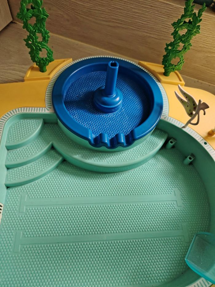 Piscine playmobil avec pleins de figurines - photo numéro 6