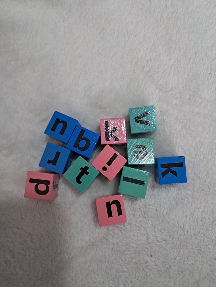 Lot de dés en bois lettres de l'alphabet - photo numéro 1