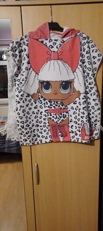 Très jolie cape de bain fille T 6/7  ans