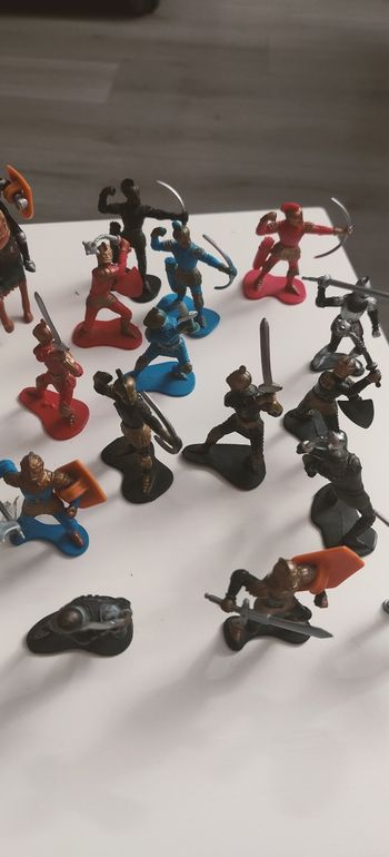 Lot figurines chevaliers et chevaux
