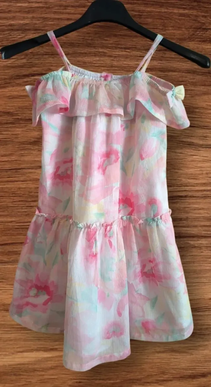 🌸 Robe d’été légère et fleurie – Taille 5 ans 🌸