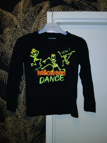 💙 T-shirt manches longues Halloween taille 8 ans.