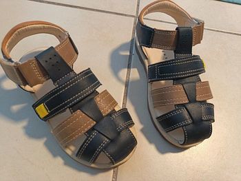 Sandales Creeks T 27 neuves