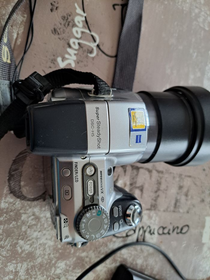 Appareil photo Sony dsc H5 - photo numéro 4