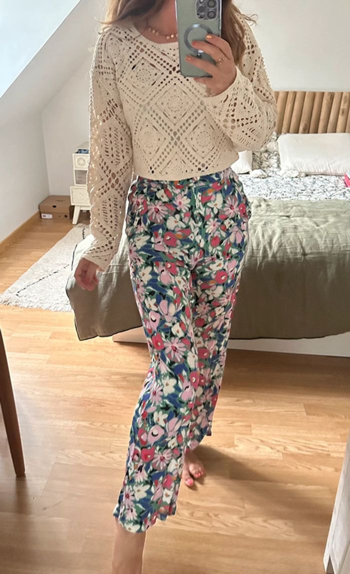 Pantalon fleuri rue des abbesses 🌸 - photo numéro 3