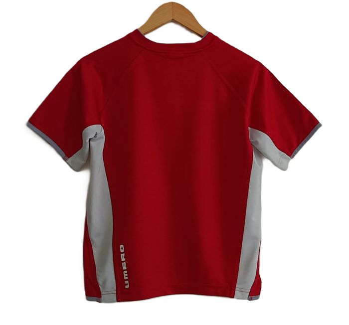 T shirt rouge et gris. Umbro. Taille 12 - 13 ans - photo numéro 6