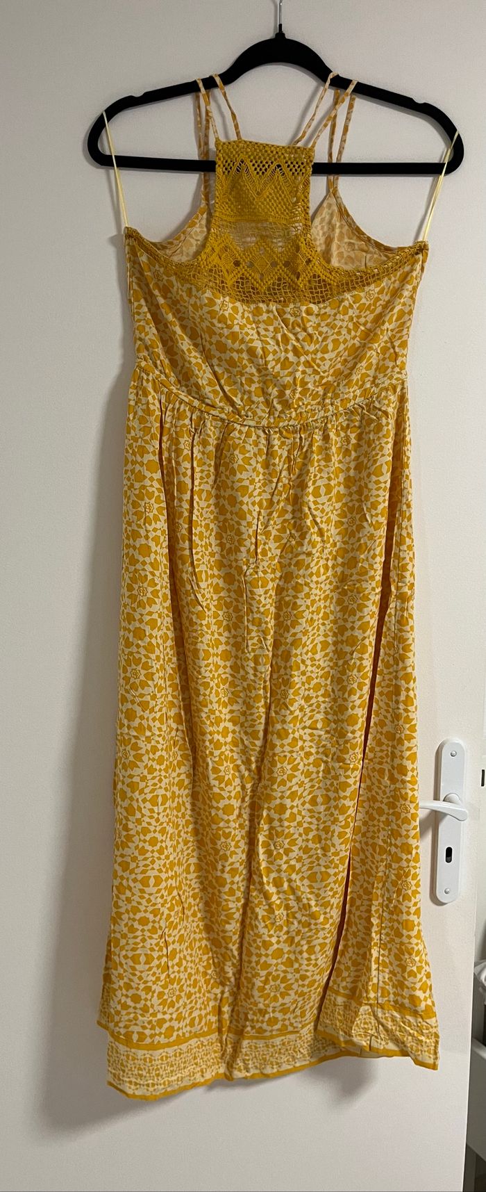 Robe longue jaune moutarde