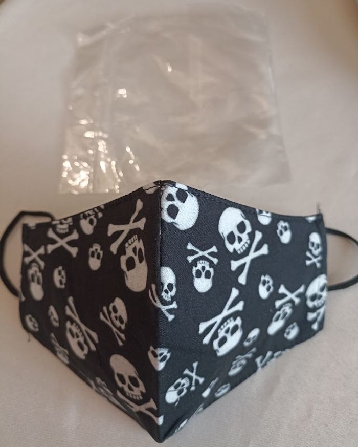 Masque Barrière Lavable Tête de Mort et Os Croisés Neuf - photo numéro 2