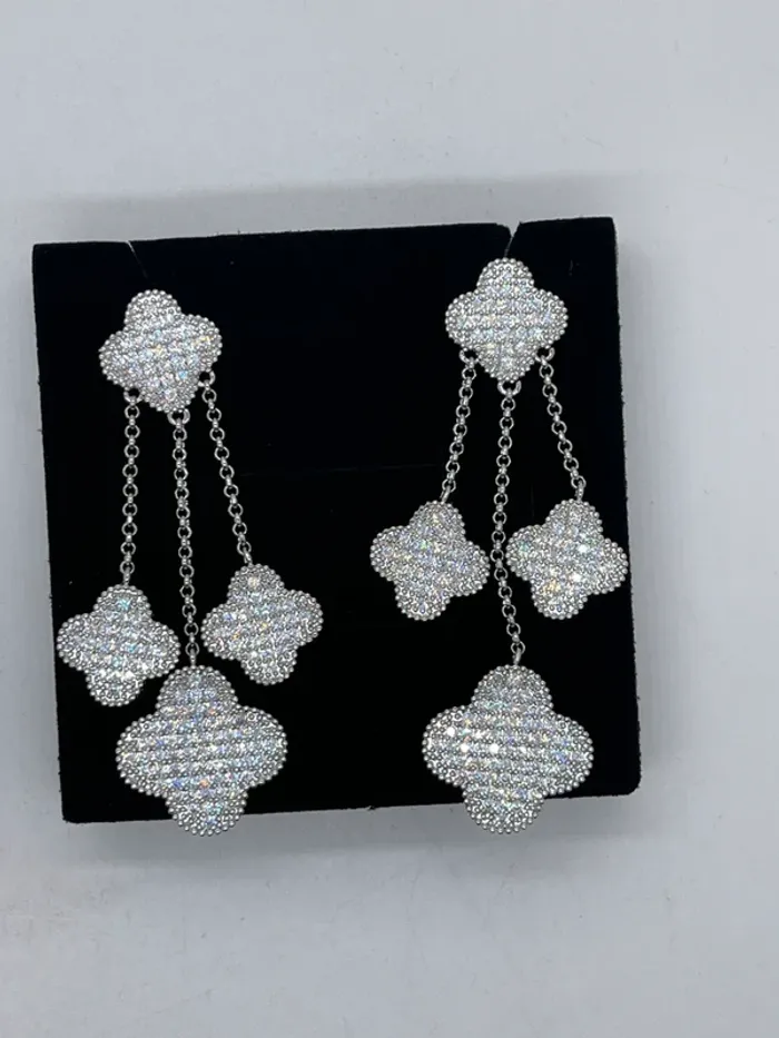 Boucles d’oreilles pendantes scintillantes trèfle à strass