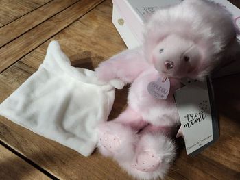 Ours  Trop Mimi rose avec doudou plat