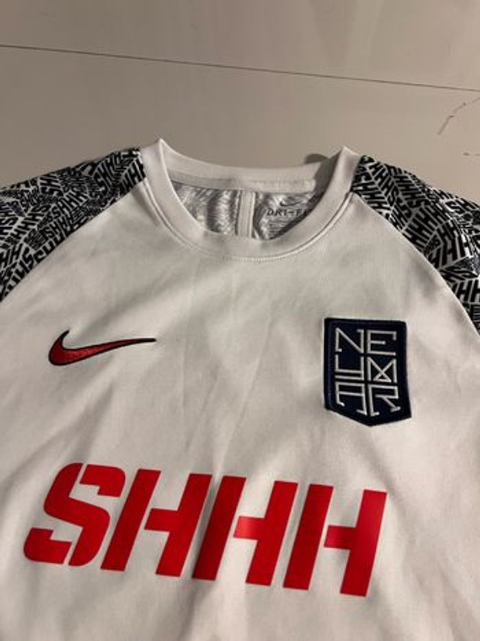Maillot pour  sport  nike  taille 10 ans - photo numéro 4