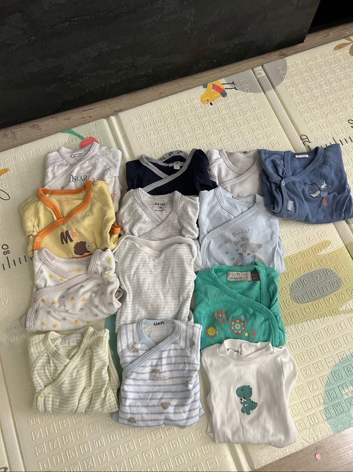 Lot de 13 bodies 1 mois
