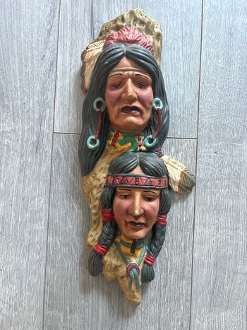 🗿 Totem mural double visage – La déco qu’on ne voit pas chez tout le monde 🗿 