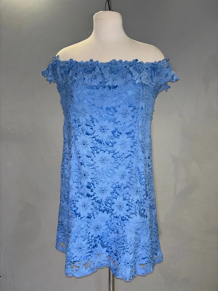 Robe mini épaule dénudée