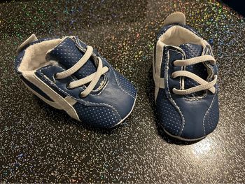 Petite paire de baskets taille 20/21 bleu foncé