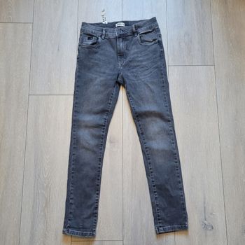 Jean super skinny noir. Fille taillle Xxs. Marque Tape à l'oeil