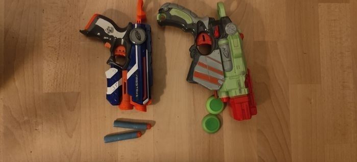 Lot 2 pistolets nerf