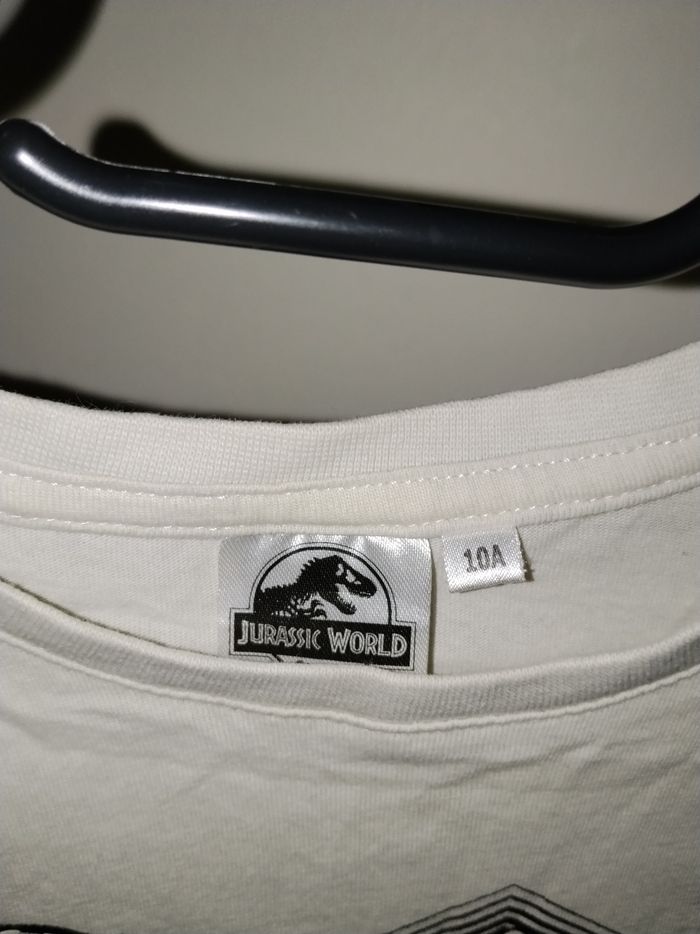 Tee shirt Jurassic world taille 10 ans - photo numéro 3