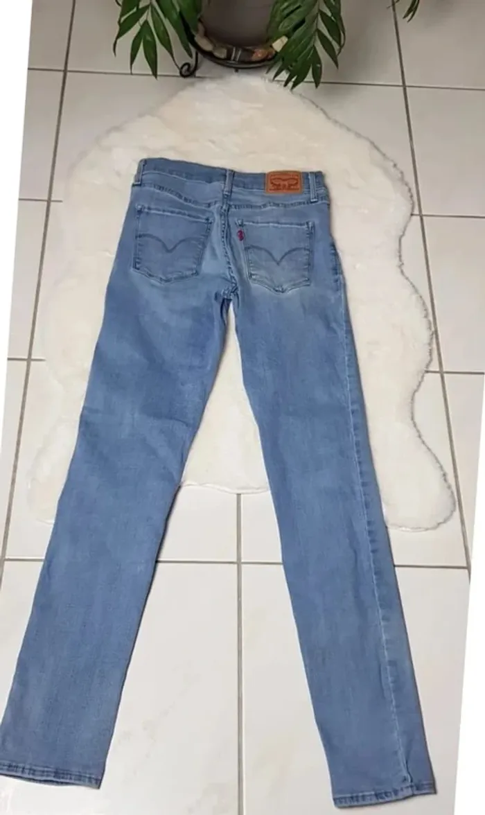 Jean Levi's 311 Shaping Skinny W26 L30 Bleu - photo numéro 3