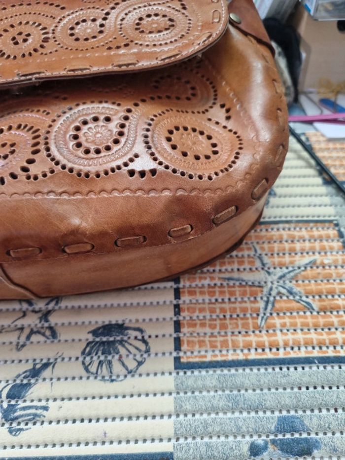 Sac à main genre besace en cuir - photo numéro 7