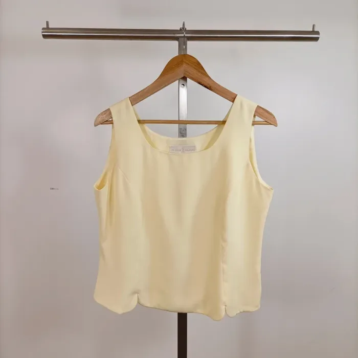 Top sans manches crème Un Jour Ailleurs coupe droite taille 42 A913