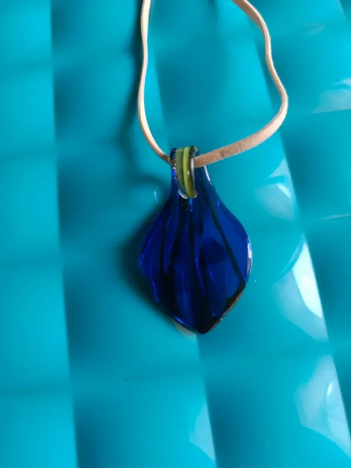 Collier avec pendentif - photo numéro 4