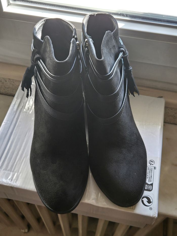 Bottines noires simili/suédine P.39 neuves - photo numéro 3