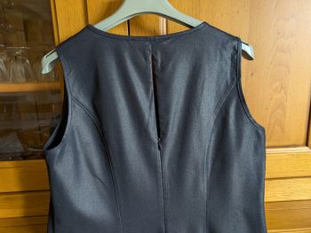 Jolie robe élégante et agréable à porter.