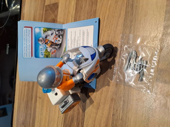 Playmobil 70051 Urgentiste et Moto Complet - photo numéro 1
