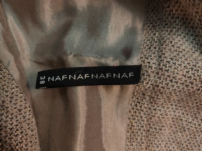 Robe sans manches beige chiné, détails asymétriques, style minimaliste chic - photo numéro 7