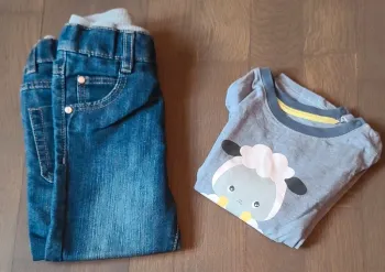 Ensemble jean + t-shirt à manches longues