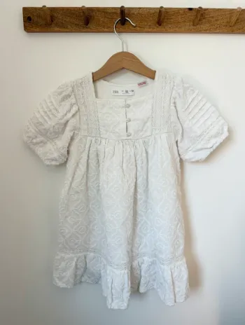 Robe brodée Zara