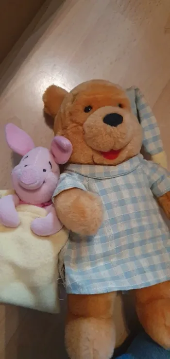 Très belle peluche Winnie l'ourson en très bon état
