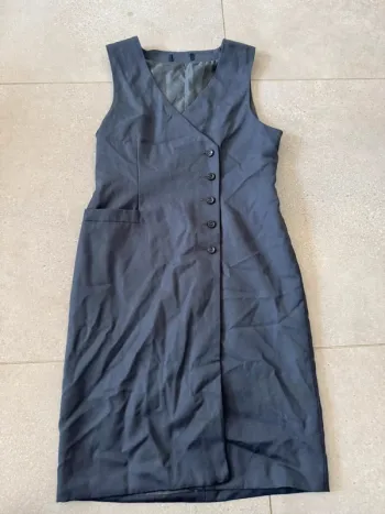 Robe sans manche grise, très bon état, taille 38