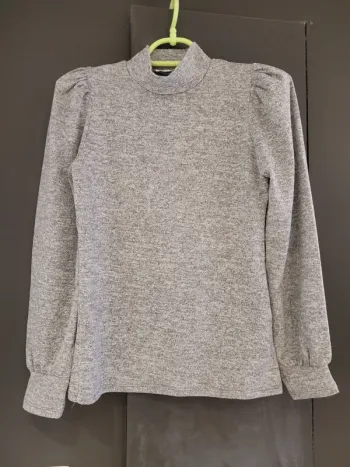 Pull fin col montant manches bouffantes