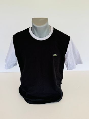 T-shirt lacoste noir et blanc taille MJe vends ce t-shirt Lacoste bicolore noir et blanc, un classique intemporel qui s'adapte à tous les styles. Parfait pour un look décontracté et élégant au quotidien.
- Type de produit : T-shirt
- Marque : Lacoste
- Un