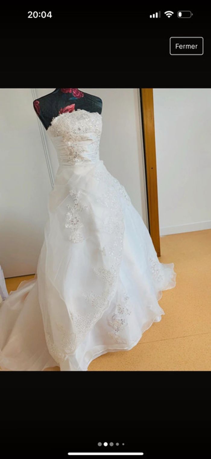 Robe de mariée avec traîne - photo numéro 2