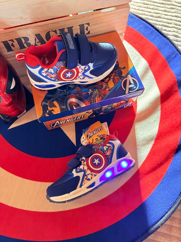 Chaussure lumineuse Marvel - photo numéro 2