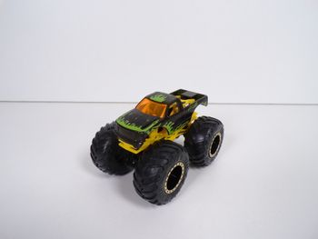 Monster Trucks - Hot Wheels - Torque Terror (J2)